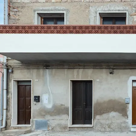 Guesthost - Grazyhome Apartment SantʼAntìoco